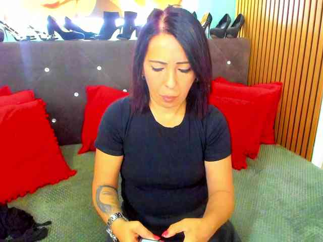 LauraSinFull webcam