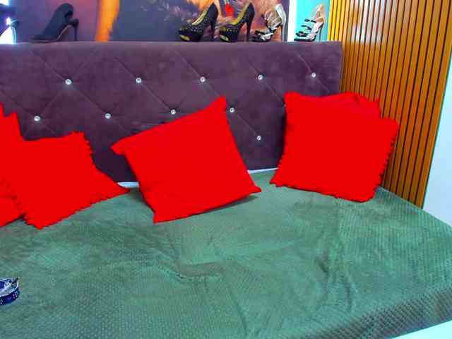 LauraSinFull webcam