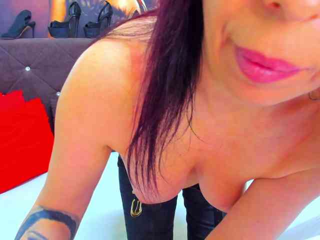 LauraSinFull webcam