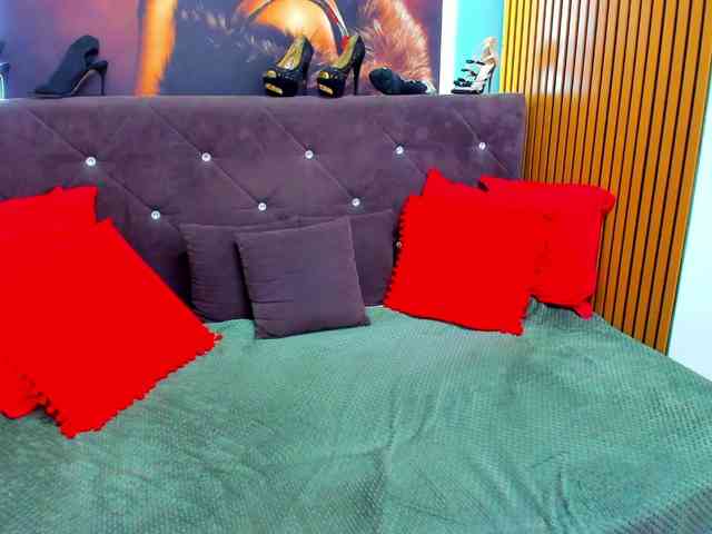 LauraSinFull webcam