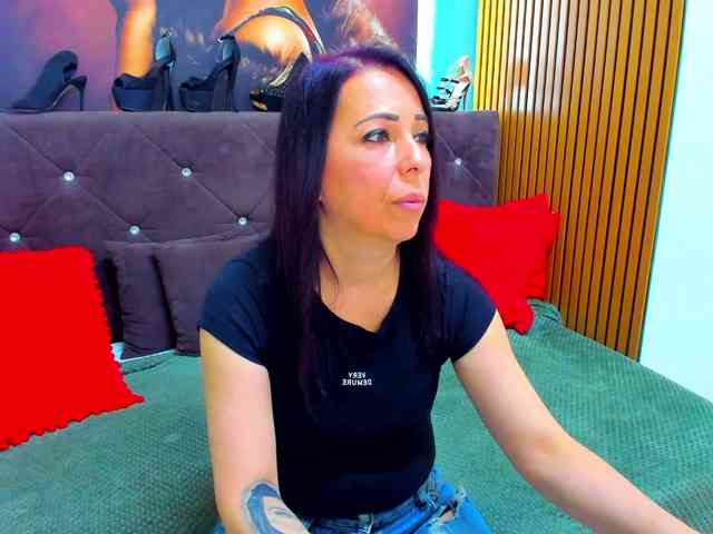 LauraSinFull webcam
