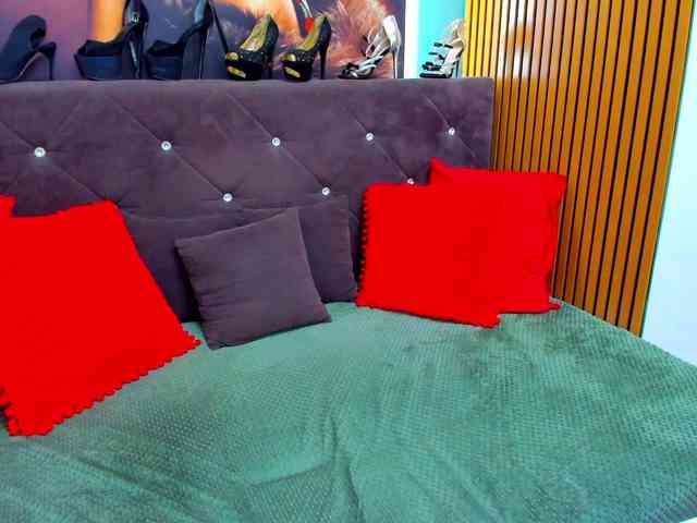 LauraSinFull webcam
