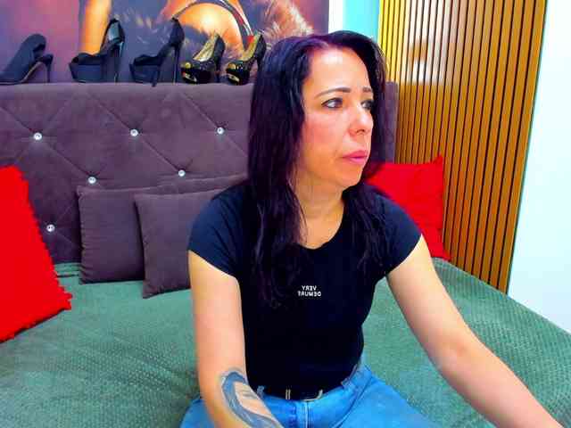 LauraSinFull webcam