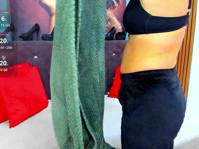 LauraSinFull webcam