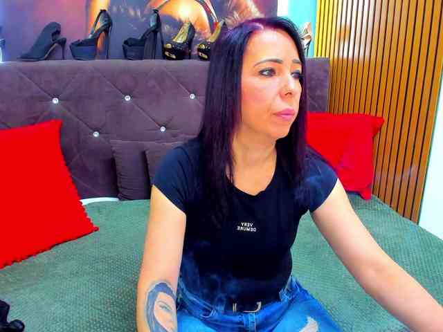 LauraSinFull webcam