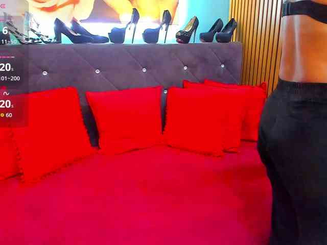 LauraSinFull webcam