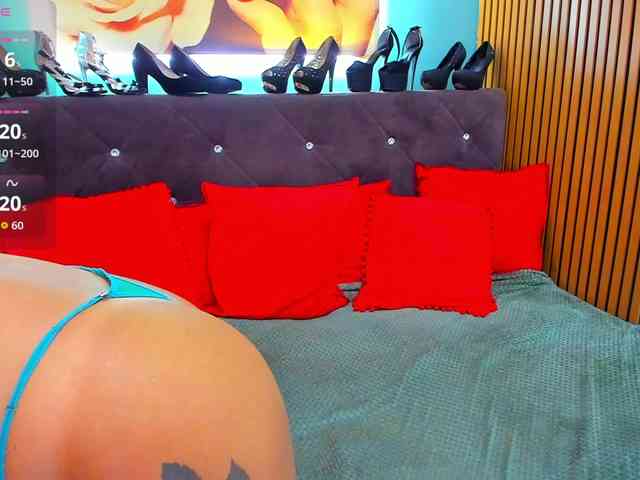 LauraSinFull webcam