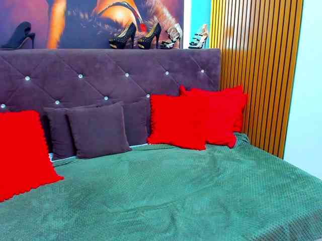 LauraSinFull webcam