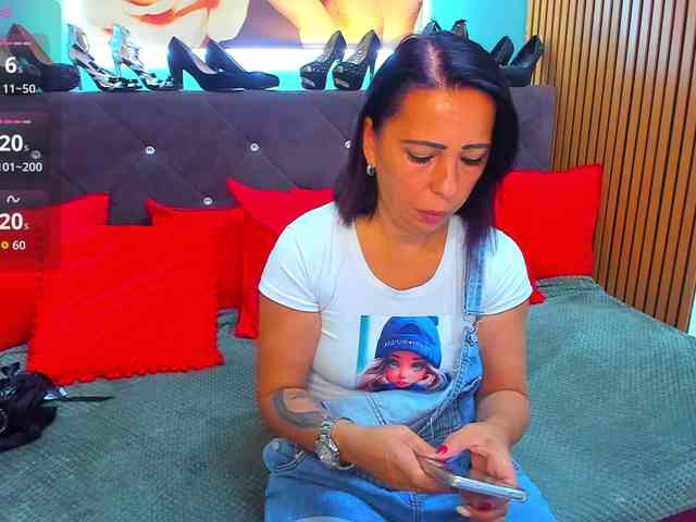 LauraSinFull webcam