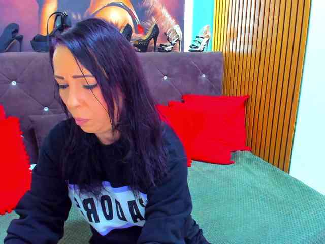 LauraSinFull webcam