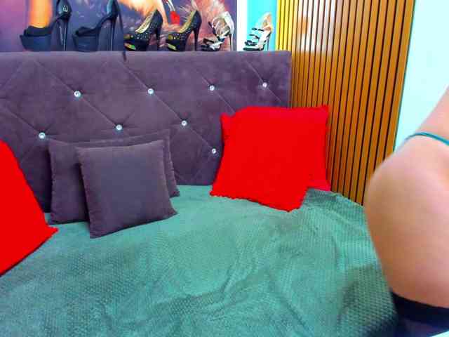 LauraSinFull