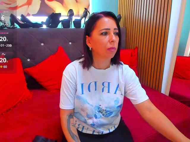 LauraSinFull webcam