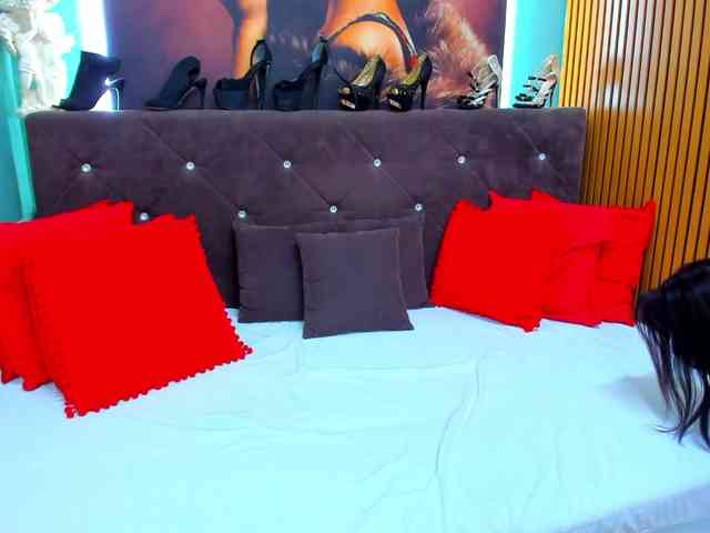 LauraSinFull webcam