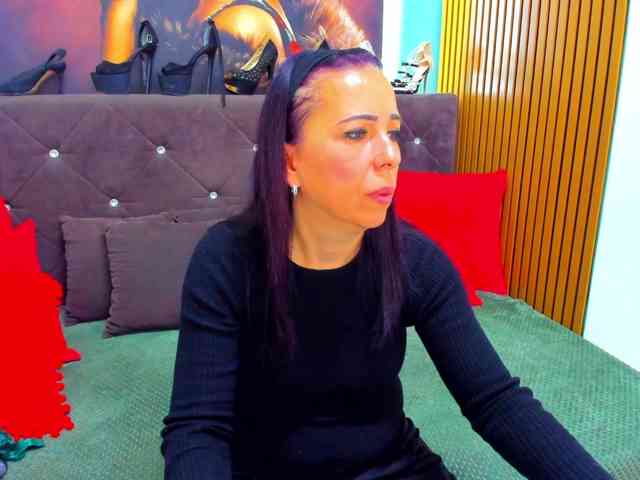 LauraSinFull webcam