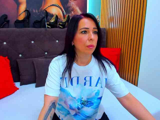 LauraSinFull webcam