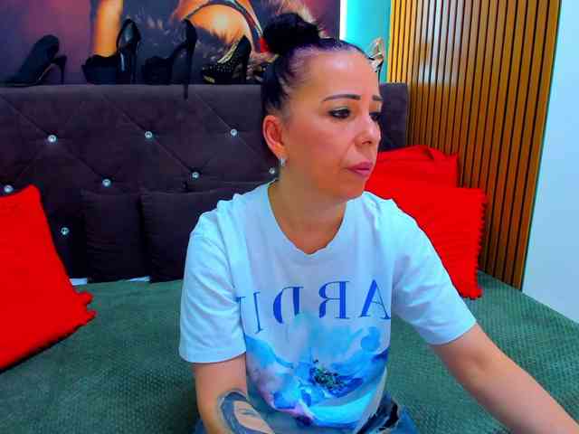 LauraSinFull webcam