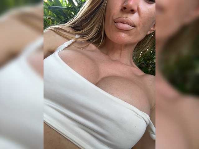-AfricaYaa- live cam on BongaCams