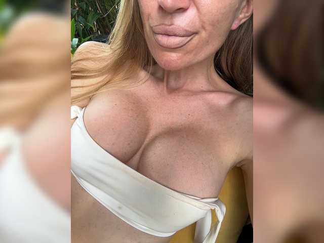-AfricaYaa- live cam on BongaCams