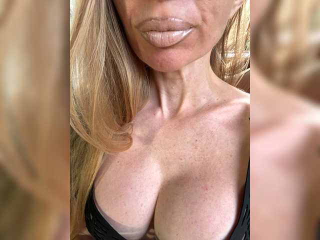 -AfricaYaa- live webcam show