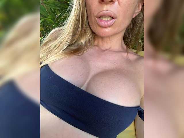 -AfricaYaa- live cam on BongaCams