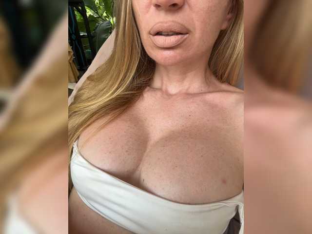 -AfricaYaa- live cam on BongaCams