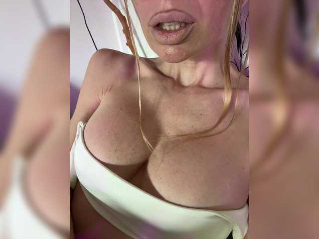 -AfricaYaa- live cam on BongaCams