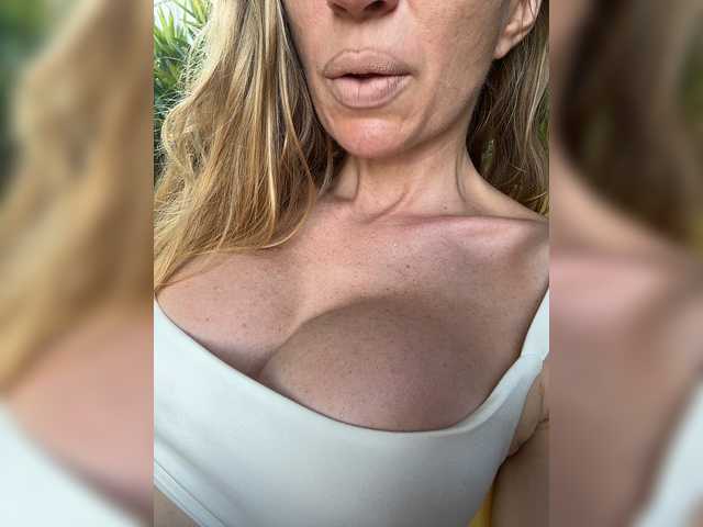 -AfricaYaa- live cam on BongaCams