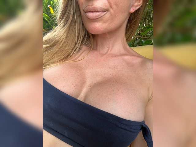 -AfricaYaa- live cam on BongaCams