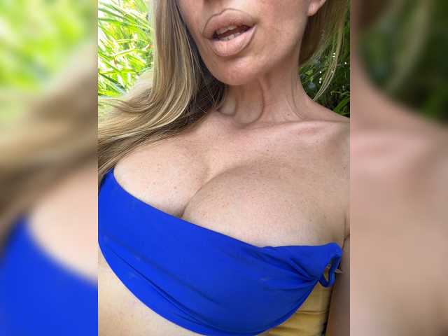 -AfricaYaa- live cam on BongaCams