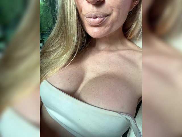 -AfricaYaa-, en directo ahora en BongaCams