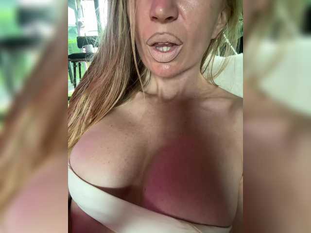 -AfricaYaa- live cam on BongaCams