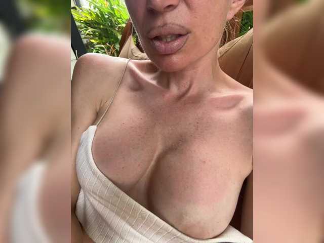 -AfricaYaa- live webcam show