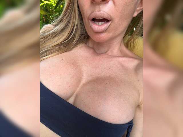 -AfricaYaa- live cam on BongaCams