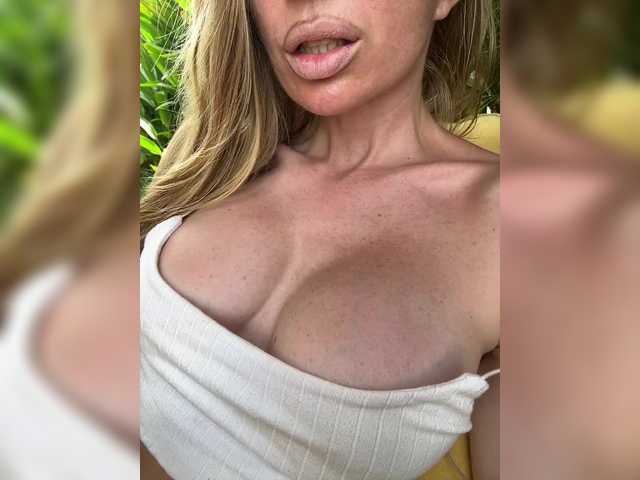 -AfricaYaa- live cam on BongaCams