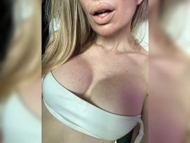 -AfricaYaa- live cam on BongaCams