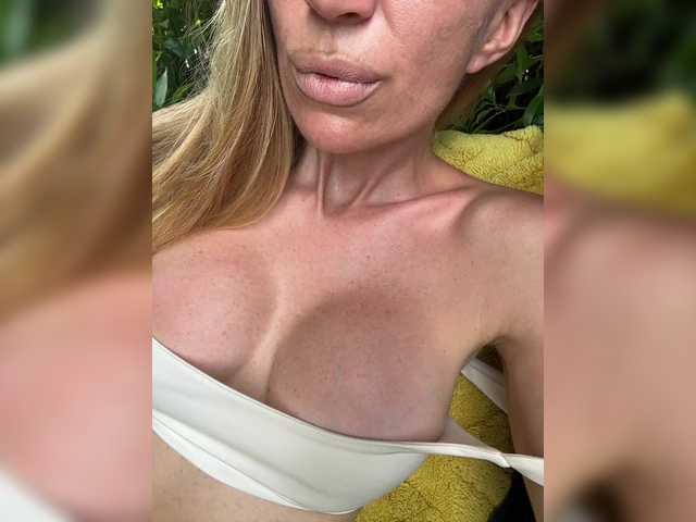 -AfricaYaa- live cam on BongaCams