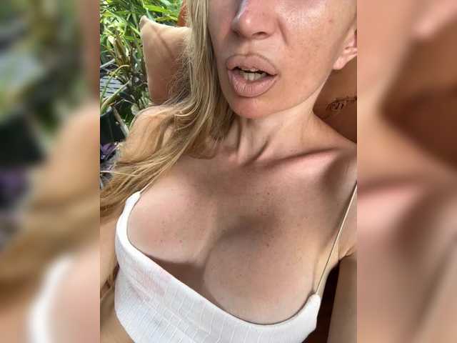 -AfricaYaa- live cam on BongaCams