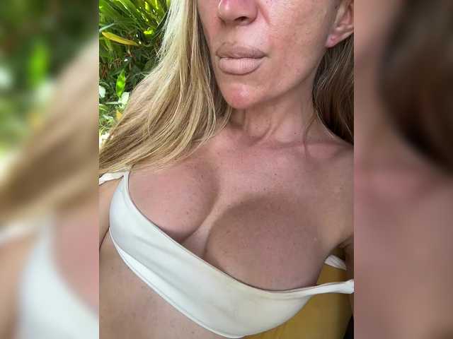 -AfricaYaa- live cam on BongaCams