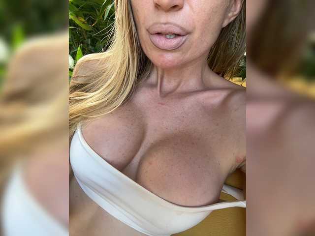 -AfricaYaa- live cam on BongaCams