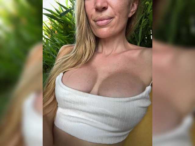-AfricaYaa- live cam on BongaCams