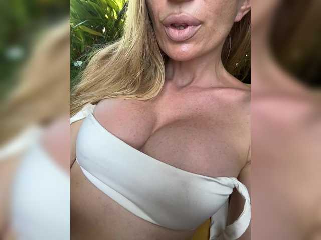 -AfricaYaa- live cam on BongaCams