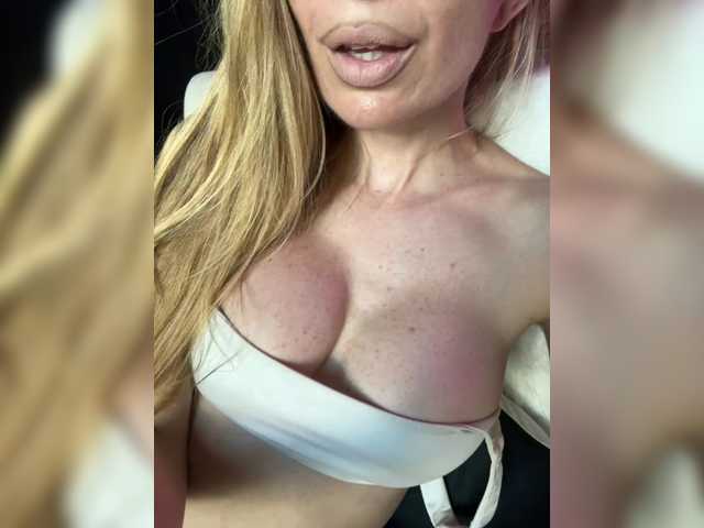 -AfricaYaa- live cam on BongaCams