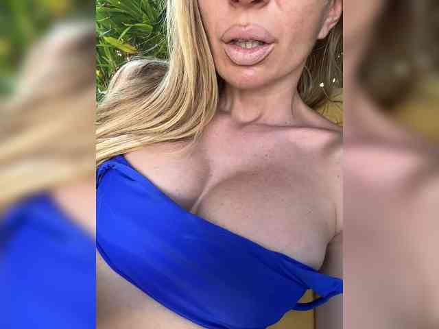 -AfricaYaa- Live Webcam on BongaCams