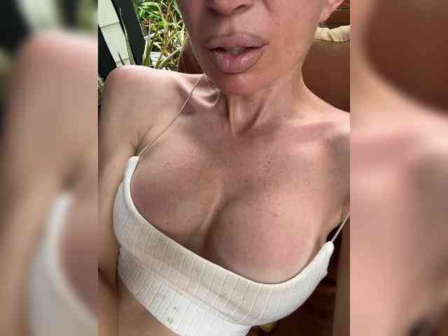 -AfricaYaa- Live Webcam on BongaCams
