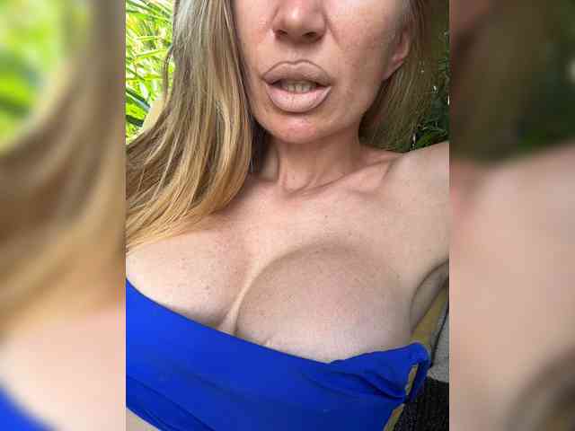 -AfricaYaa- Live Webcam on BongaCams