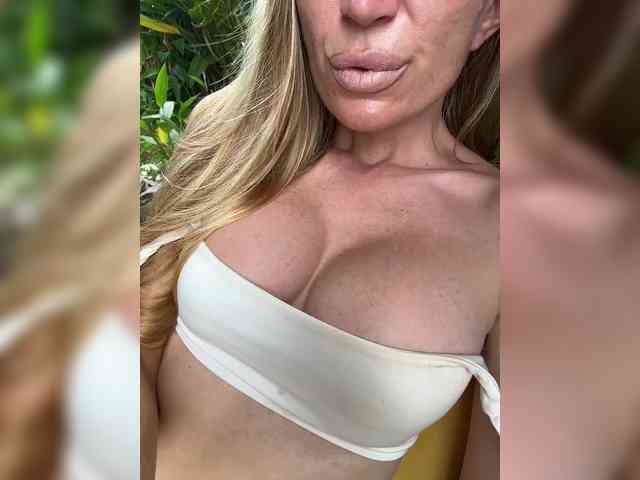 -AfricaYaa- Live Webcam on BongaCams