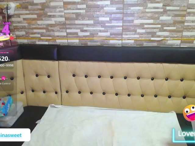 Yanisa28 live cam on BongaCams