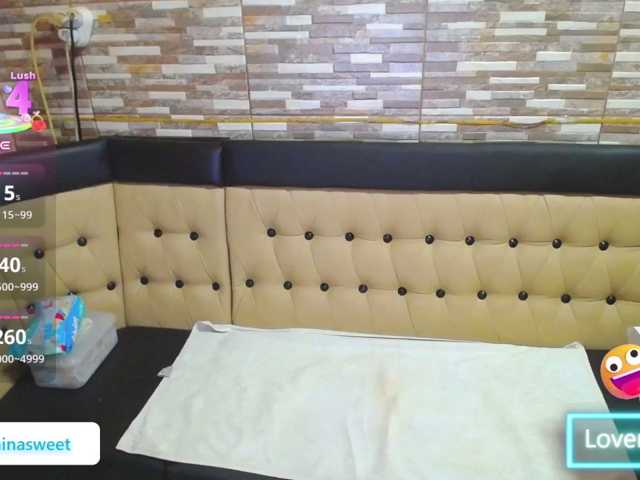 Yanisa28 live cam on BongaCams