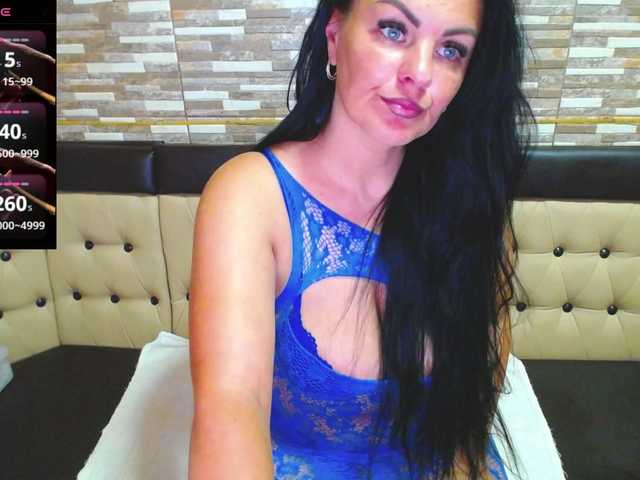 Yanisa28 live cam on BongaCams