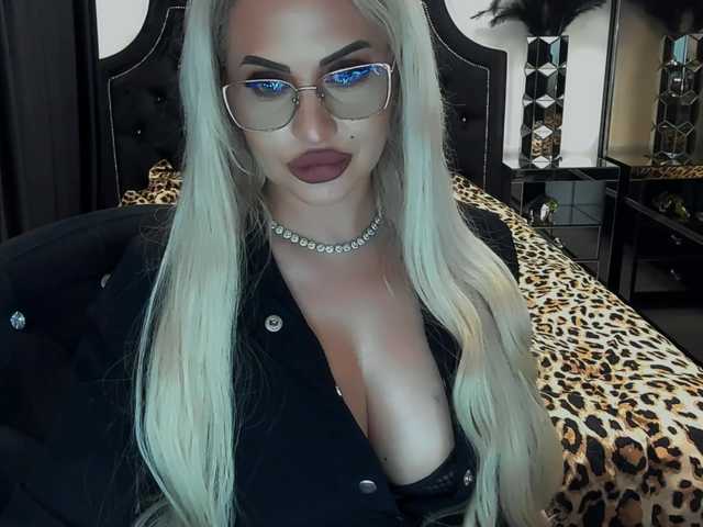 lovelyblondyx live sex